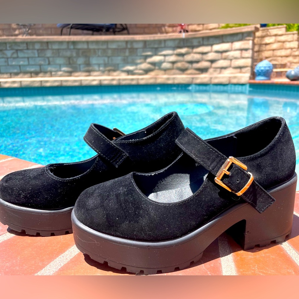 Black velvety/suede maryjane shoes